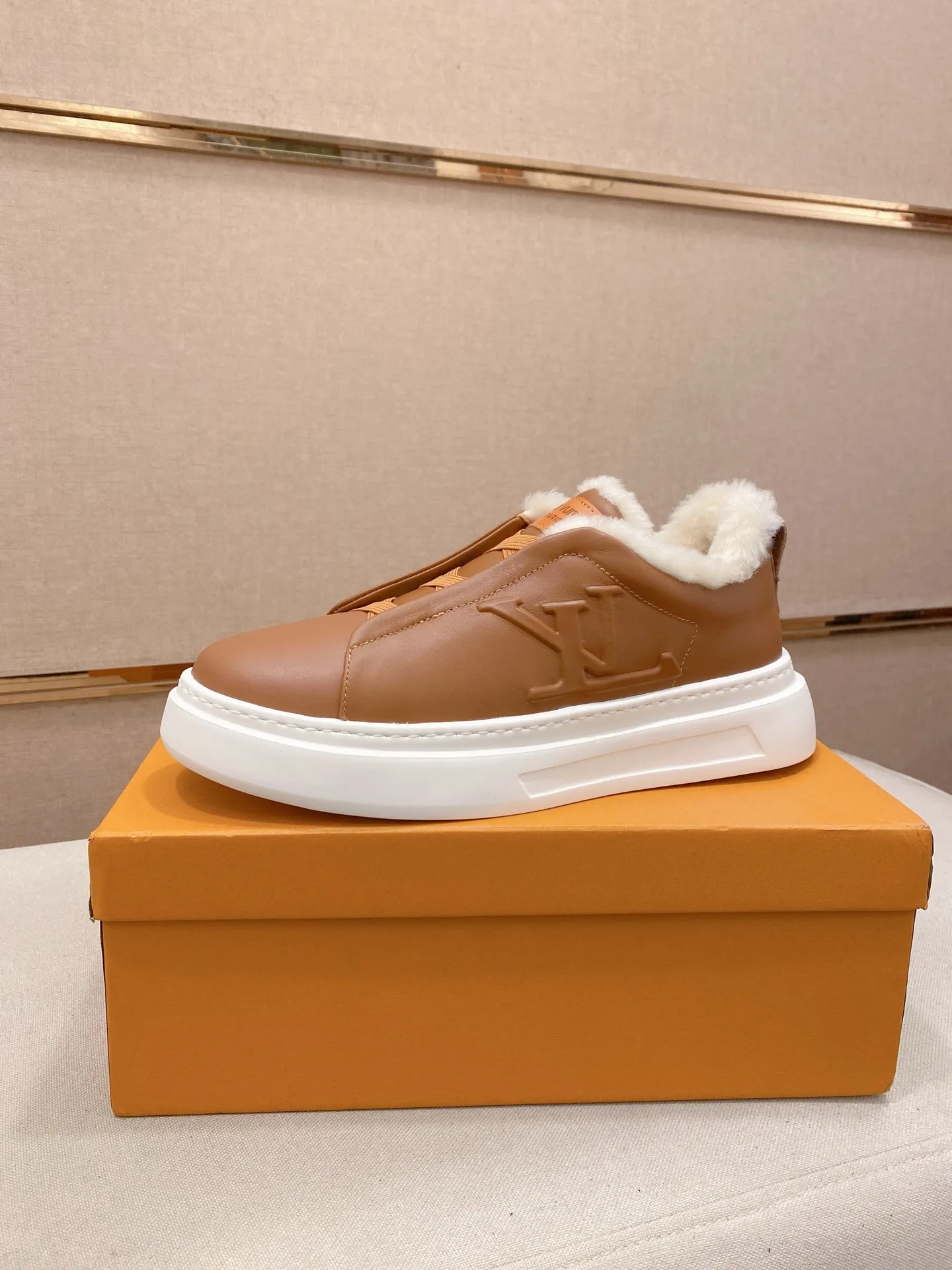 Factory price: 480💰🎉🎉LV~Louis Vuitton trendy men's shoes, new shipments, latest matching, same style as the official website, super high quality, best-selling season [strong][strong][strong] Selected first-layer cowhide, comfortable wool lining, original last, comfortable on the feet, wear-resistant rubber outsole, size: 38-44.